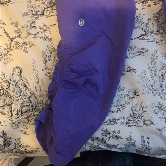 Luluemon capris - Picture 2 of 3